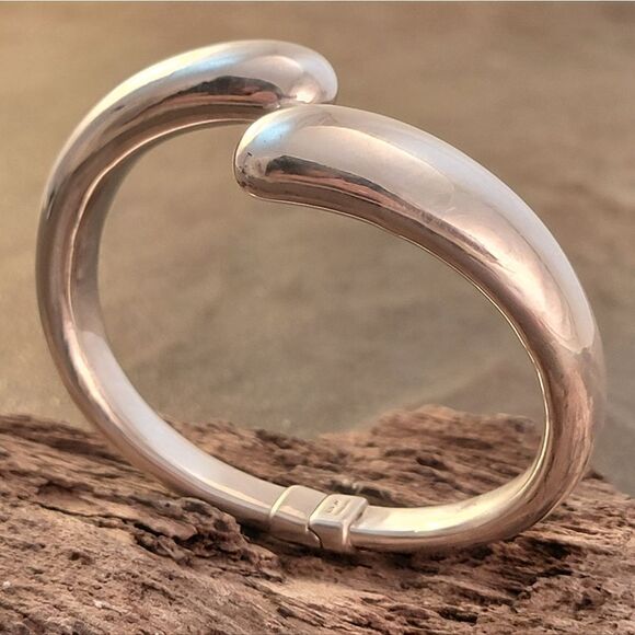 Sterling Contemporary Spring Hinge Bypass Bangle Bracelet - Picture 5 of 7